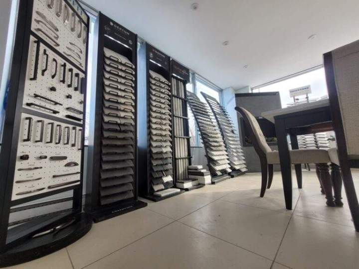 Bureau NIKFARSTONE Saint-Laurent