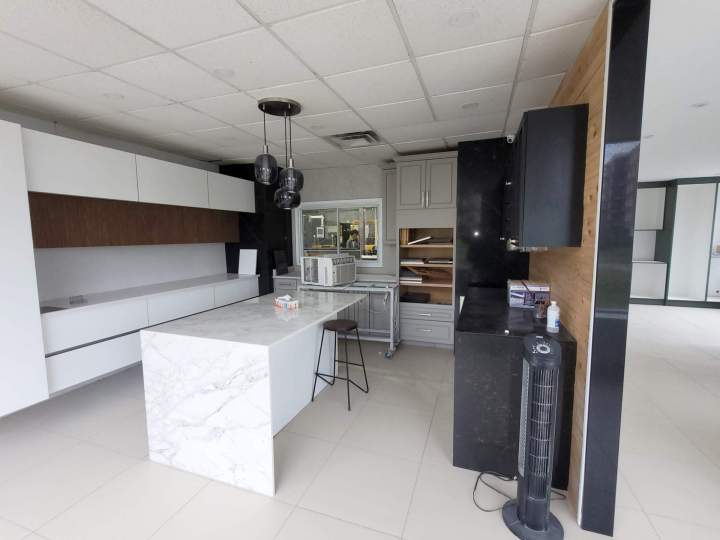 Installation de comptoir en quartz Saint-Laurent